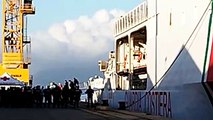 Sbarco di migranti a Vibo, la nave Diciotti giunge al porto con 390 persone