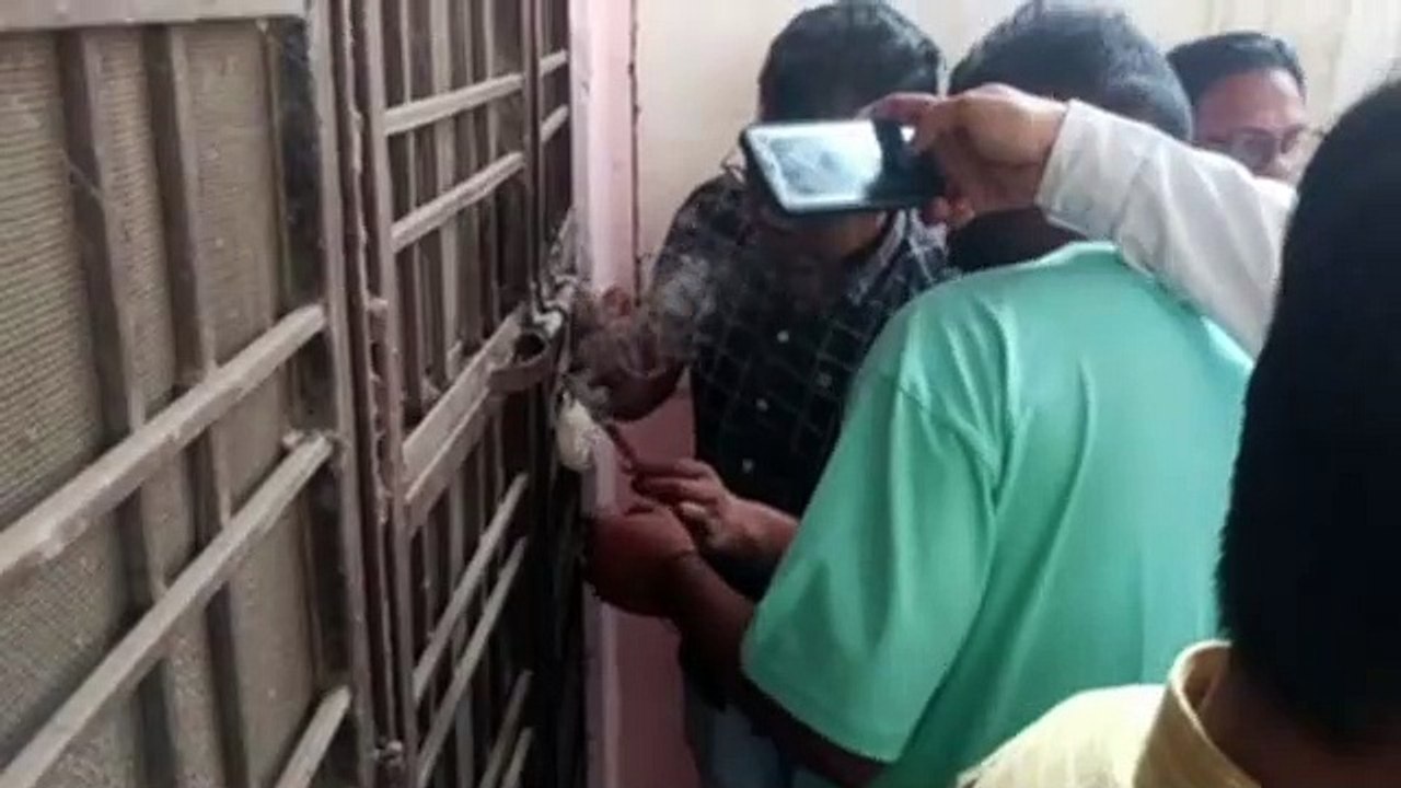 हॉस्टल में नहीं थे अग्निशमन उपकरण, किया सीज