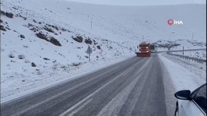 Başkale'de kar kalınlığı 20 santimetreye ulaştı