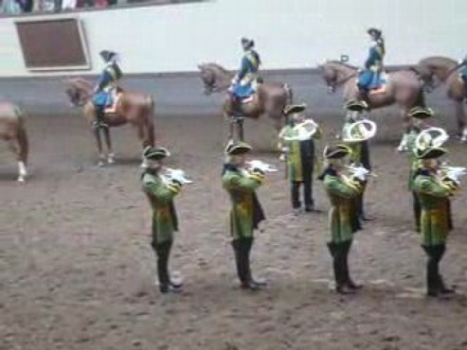 Garde Républicaine carousel "La Maison Du Roi"