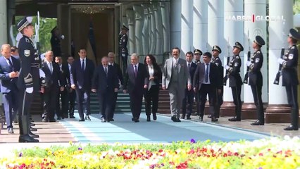 Sanayi ve Teknoloji Bakanı Varank, Özbekistan Cumhurbaşkanı Mirziyoyev'e Togg'u teslim etti