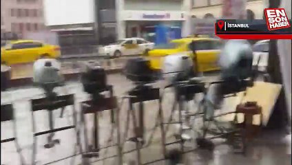 İstanbul'da yağmur sokakları göle çevirdi