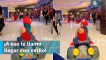 Influencer llega en go kart a ver la película de Mario Bros y se vuelve viral