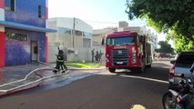 Bombeiros de Cascavel são mobilizados a incêndio em fábrica de colchões em Toledo