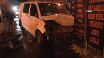Sancaktepe'de otomobil ile minibüs çarpıştı: 1 yaralı