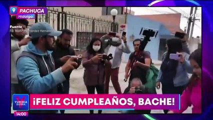 Festejan cumpleaños número de un bache en Pachuca, Hidalgo