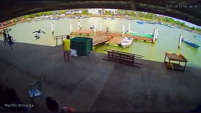 Sicarios llegaron en lancha a cometer masacre en Ecuador