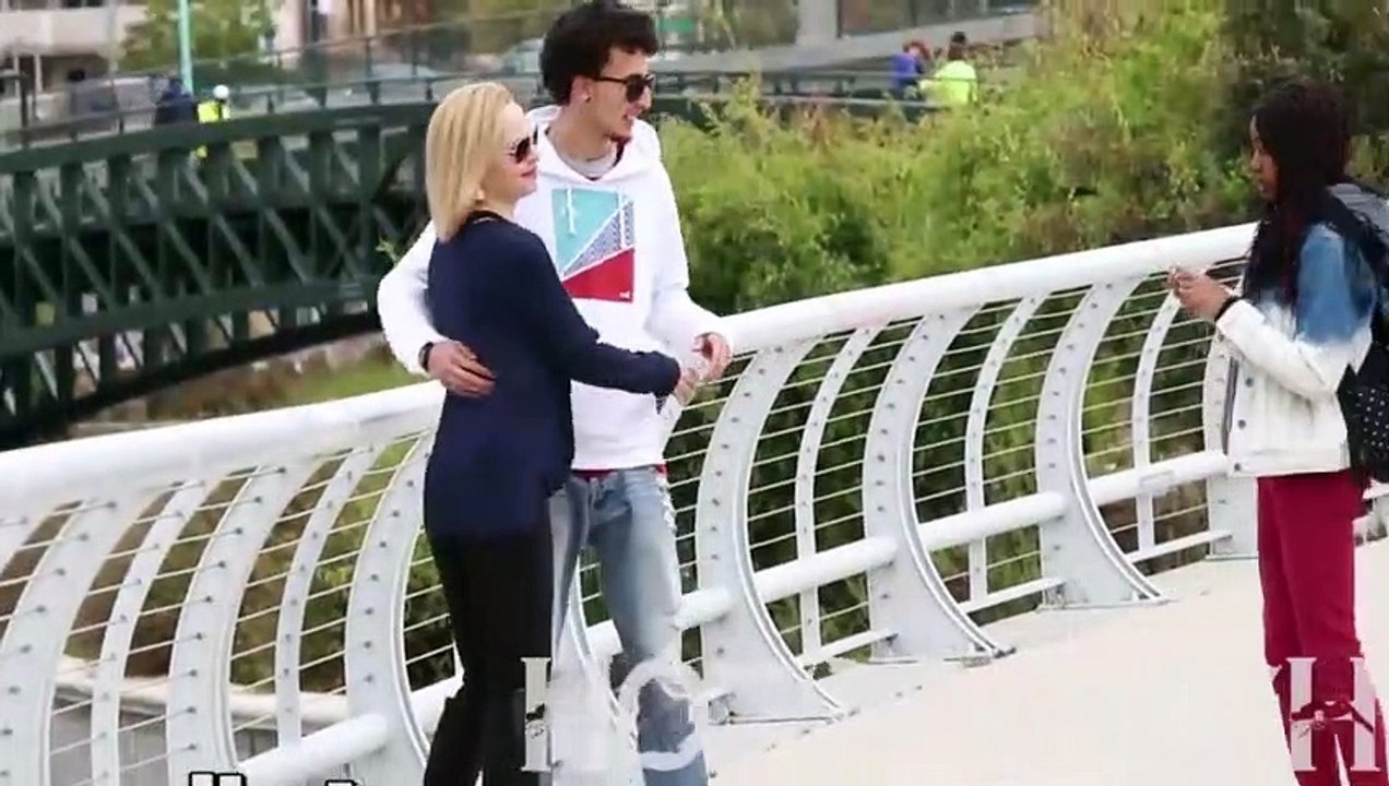 ПРИКОЛЫ 2015  Поцелуй с МАМОЙ  в засос 32 ♥ Страстный поцелуй ♥ KISSING PRANK 2015 # 387