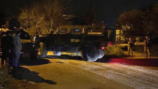 Antalya'da rastgele ateş edip kendini eve kilitleyen şüpheliye operasyon