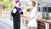 KILLER CLOWN KISSES GIRLS PRANK!