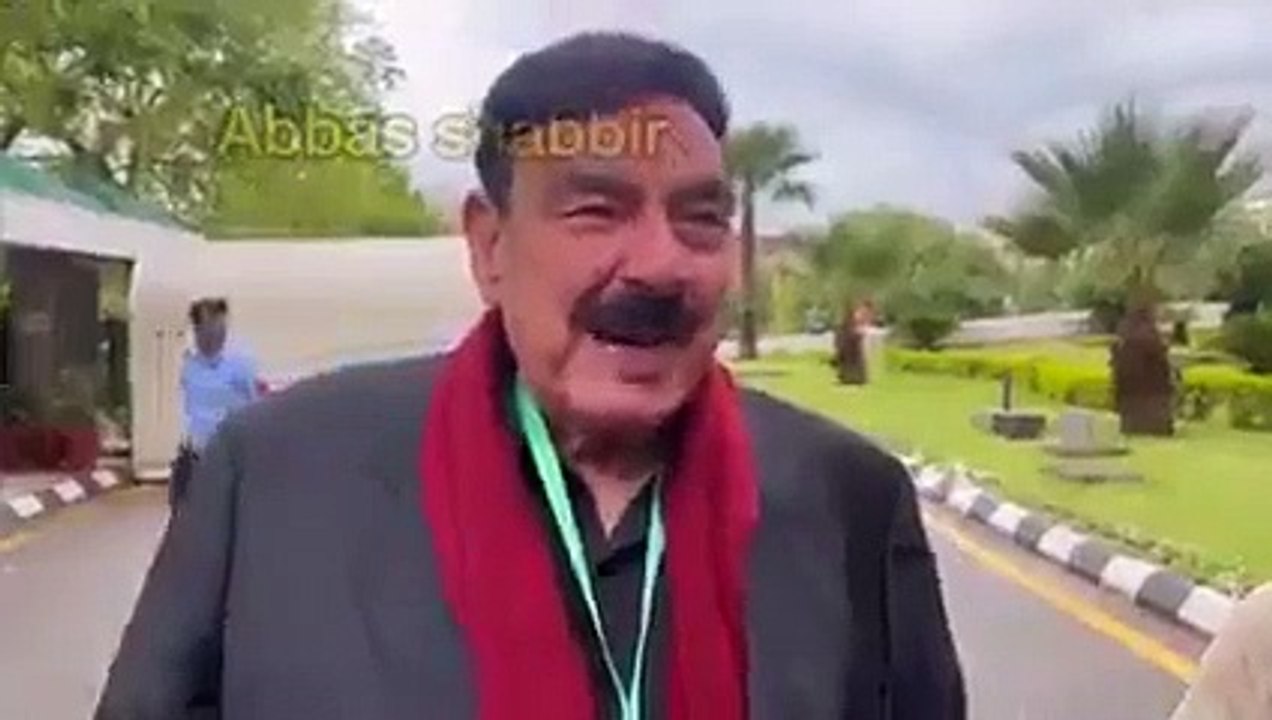 شیخ رشید سپریم کورٹ جاتے ہوئے