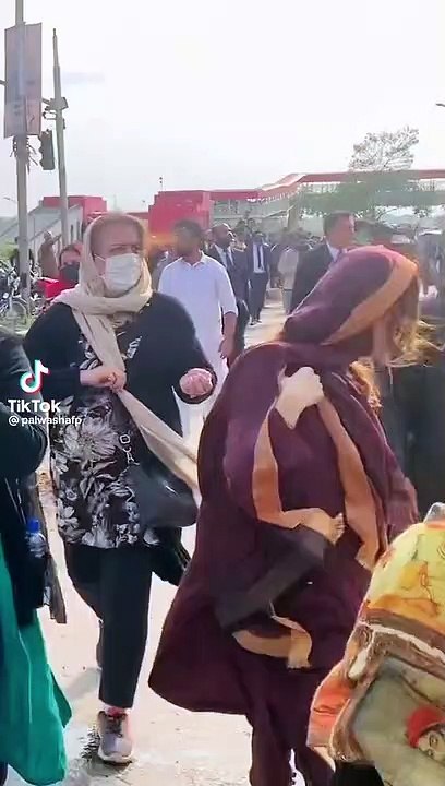 عوام اسلام آباد میں عمران خان کی حفاظت کے لیے نکل رہی ہے