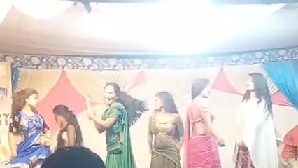 बदायूं:धार्मिक स्थल पर लगे मेले में हो रहा बार बालाओं का अश्लील डांस,वीडियो हुआ वायरल