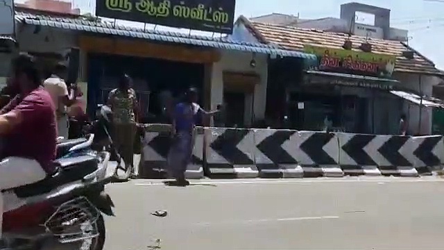 நேற்று பொள்ளாச்சி, இன்று காங்கேயம்; போதை பெண்ணின் தொடர் ரகளையால் வாகன ஓட்டிகள் எரிச்சல்