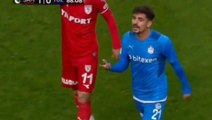 Samsunspor-Tuzlaspor maçında kriz! Tabelada numarasını gören futbolcu, oyundan çıkmadı