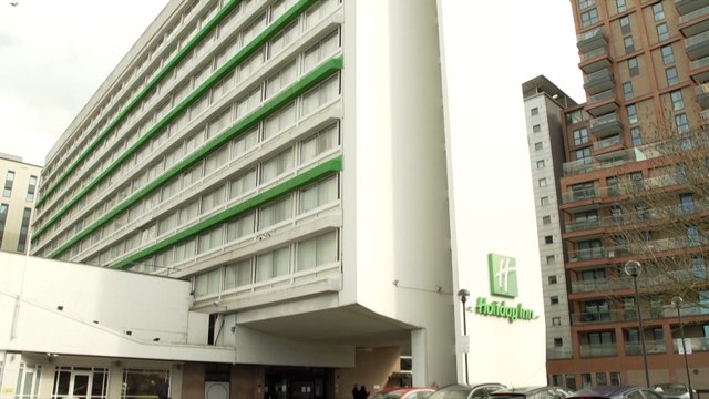 بريطانيا تعتزم نقل طالبي اللجوء إلى قواعد عسكرية سابقة وعوامات