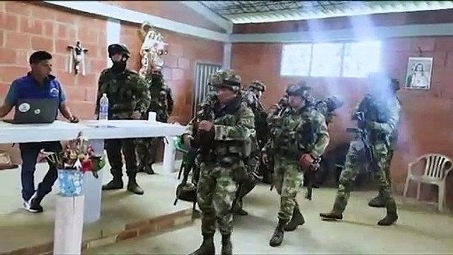 Indígenas liberan a 17 militares retenidos en suroeste de Colombia