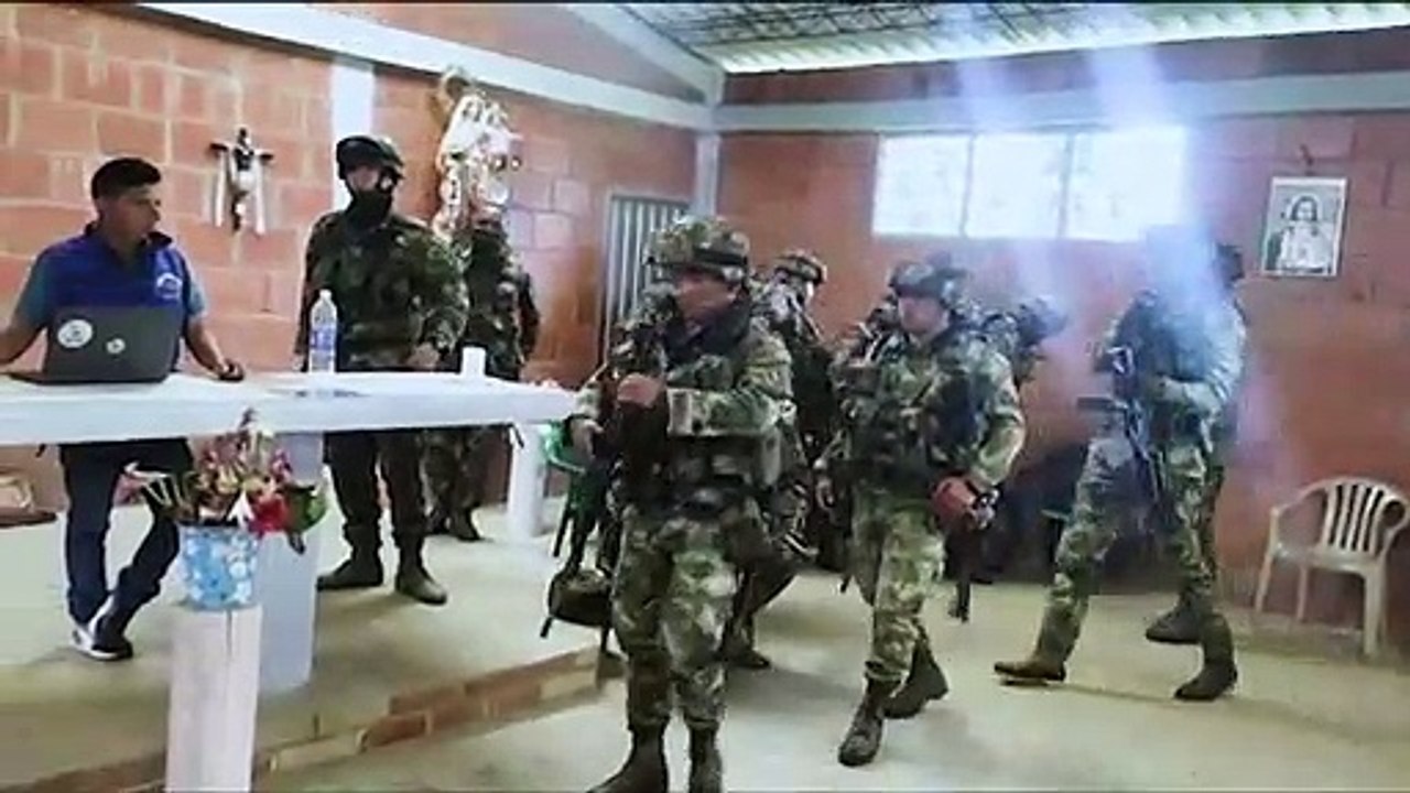 Indígenas liberan a 17 militares retenidos en suroeste de Colombia