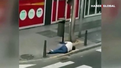 İlginç anlar: Sokak ortasında çöp kovasına tekme tokat saldırdı