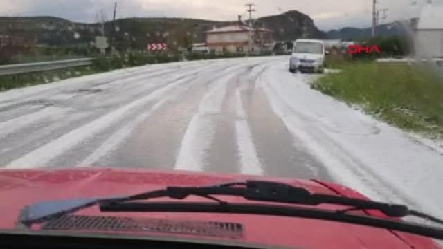 Antalya Serik'te dolu yağışı: Yollar ve tarım arazileri beyaza büründü