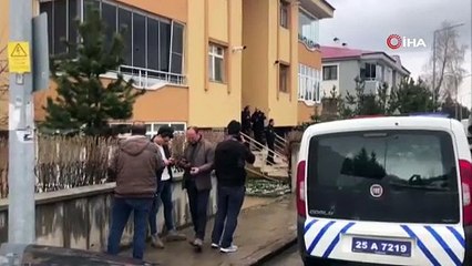 Anne ve babasına bıçakla saldırdı