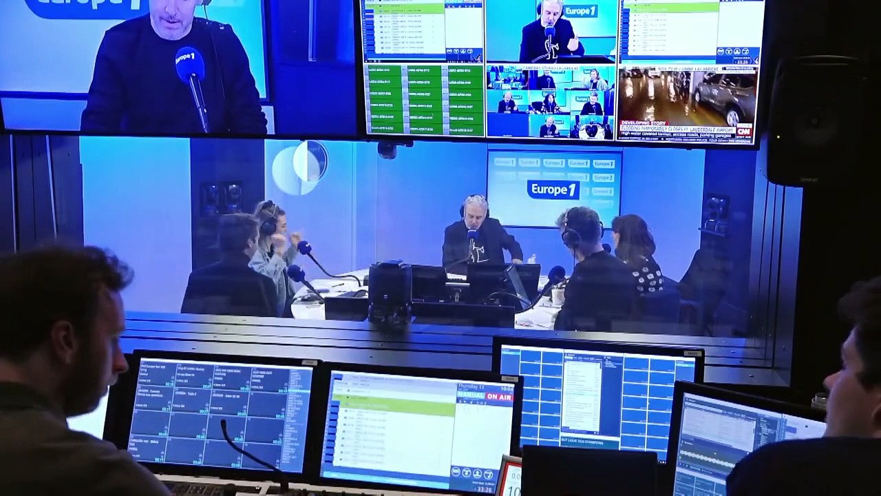 Gims affirme que les pyramides avaient l'électricité : «Sur les panneaux danger électrocution, le petit bonhomme est de profil !»