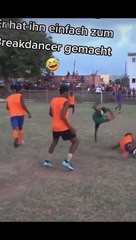 Quand tu hésites entre la danse et le foot