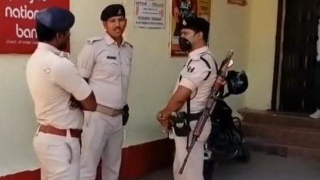 दो गार्ड को गोली मारकर पीएनबी बैंक में दिनदहाड़े 12 लाख की लूट, मौके पर एक की मौत