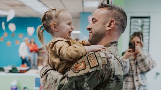 Kids Run Through Class When Military Dad Returns Home After Months Away