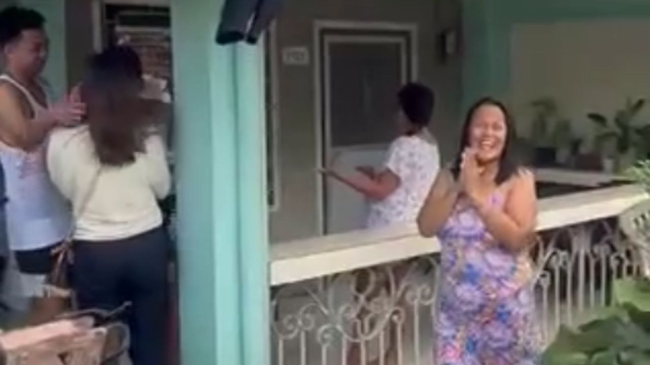 Woman delightedly surprises family after 4 years of working abroad