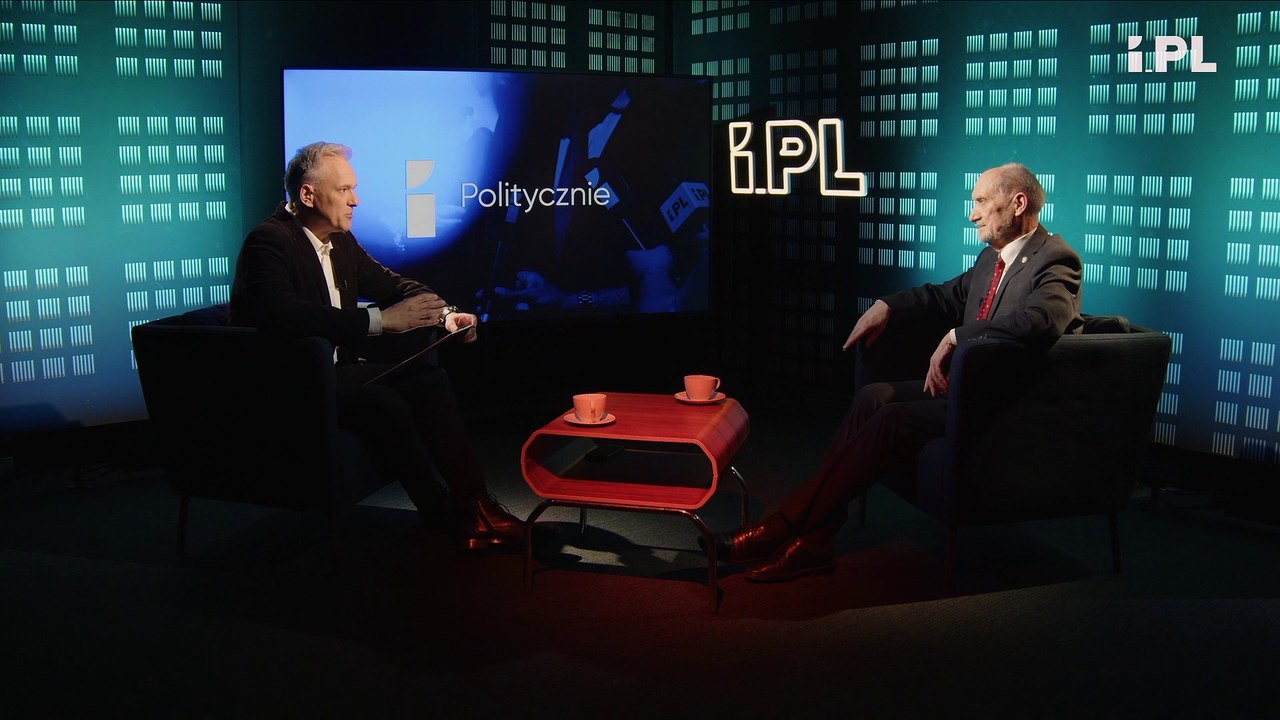 iPolitycznie - Macierewicz w 13. rocznicę Katastrofy Smoleńskiej