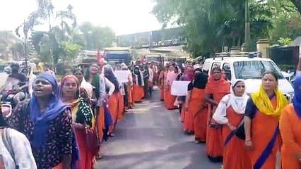 कलेक्टर ऑफिस पर आशा कार्यकर्ताओं का प्रदर्शन हुआ चक्का जाम