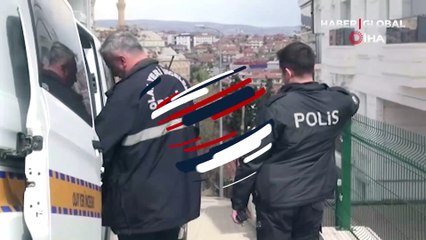 Yeni taşındığı evinin camlarını silerken düşüp öldü