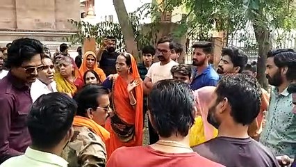 video : मंदिर के बगीचे में बन रहे संजीवनी क्लीनिक का विरोध