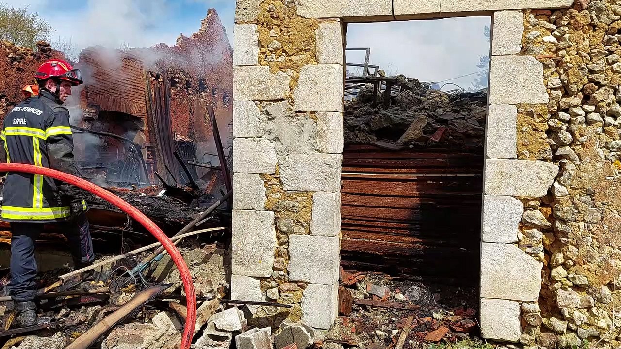 Vidéo : Le feu d'habitation, jeudi 13 avril 2023, à Saint-Aubin-des-Coudrais, au lieu-dit de La Grande Clairerie
