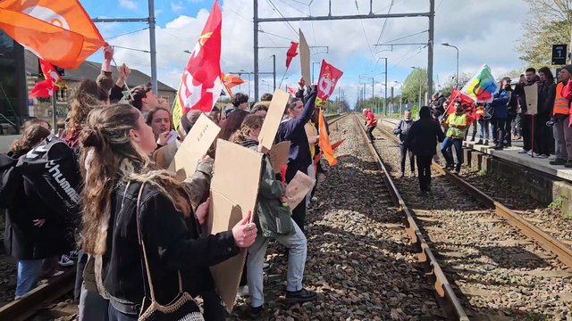 Des lycéens rejoignent la mobilisation contre la réforme des retraites à Clisson