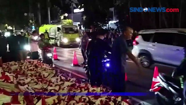 Presiden Jokowi Bagikan 1.700 Paket Sembako di Istana Bogor