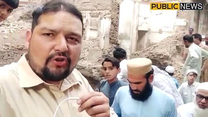 Télécharger la video: پشاور شہرمیں عجوبہ، پشاور میں مکان کے ملبے سے 100 سال پرانا گھر دریافت ہوا ہے، قدیم گھر دریافت ہونے پر محکمہ آثار قدیمہ کی ٹیم متعلقہ علاقے پہنچ گئی اور گھر کو اپنے قبضے میں لے لیا | Public News | Breaking News