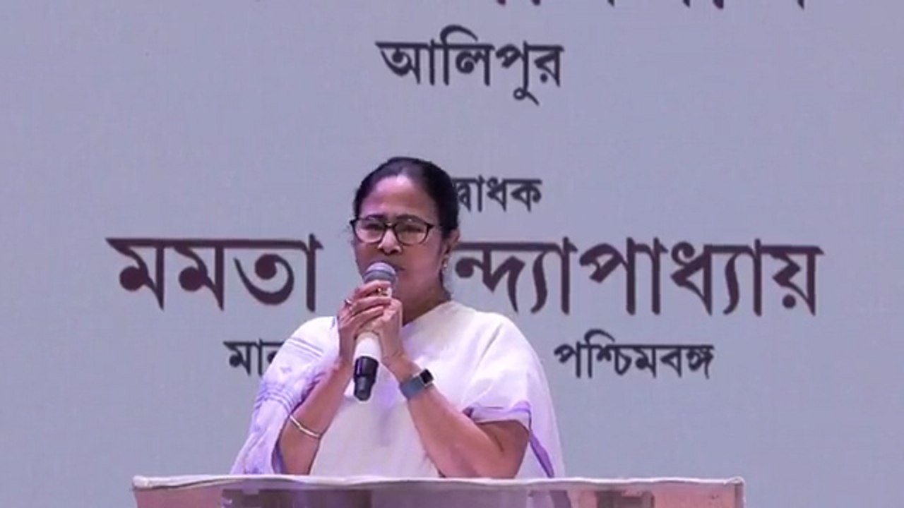 আঁচল পেতে টাকা ভিক্ষা করব, তবুও দিল্লির কাছে টাকা চাইব না: মমতা বন্দ্যোপাধ্যায় | Oneindia Bengali