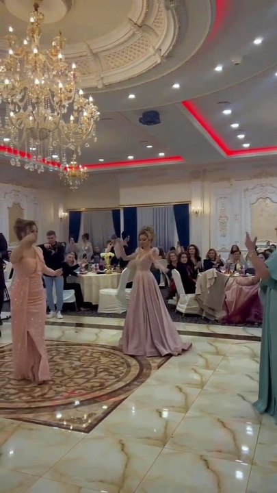 Nusja me Hallat ❤️--__nusenuse _nuseshqiptare _nusetime _nusekosovare _albanianbride _albanianwedding _bridetobe _bridedress _bride _bridemakeup _bridestyle _bridemaids _bride2023 _albanian _kosovo _veshjetradicionale _veshjenuserie _tra(