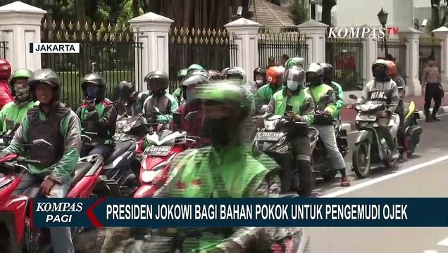 Jokowi Bagi-Bagi Sembako untuk Ojol di Istana Negara