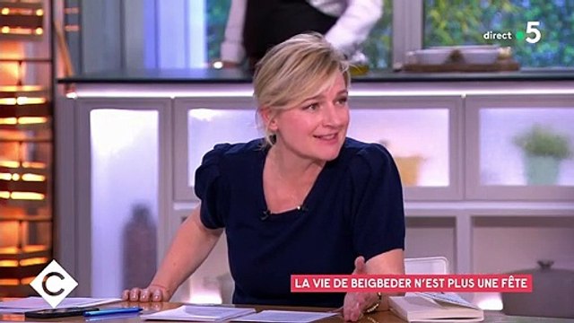 Anne-Elisabeth Lemoine recevait l'écrivain controversé Frédéric Beigbeder dans son émission C à vous sur France 5