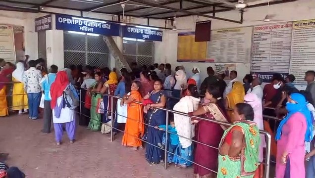 line of patients in hospital