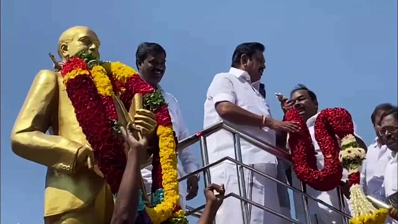 சேலத்தில் அம்பேத்கர் சிலைக்கு மாலை அணிவித்து மரியாதை செலுத்தினார் அதிமுக பொதுச் செயலாளர் எடப்பாடி பழனிச்சாமி