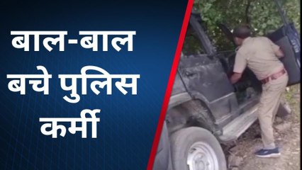 रायबरेली: न्यायाधीश के काफिले में चल रहा पुलिस वाहन अनियंत्रित होकर पेड़ से टकराया,टला हादसा