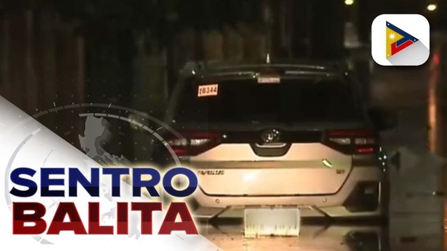Isang AUV, nalubog sa baha sa Araneta Ave. sa QC; driver, ligtas na nakalabas sa sasakyan; ilang kalsada sa Quezon City at Valenzuela City, binaha dahil sa patuloy na pag-ulan