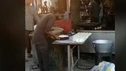 बागपत: एक बार फिर होटल में "थूककर रोटी" बनाने का वीडियो हुआ वायरल