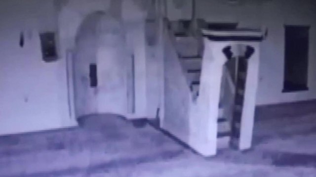 600 yıllık caminin yıkıldığı anlar kamerada