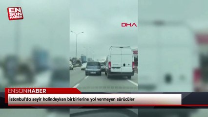 İstanbul'da seyir halindeyken birbirlerine yol vermeyen sürücüler