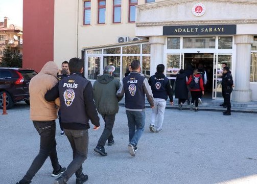 Depremzedelere yardım adı altında dolandırıcılık yapmışlar
